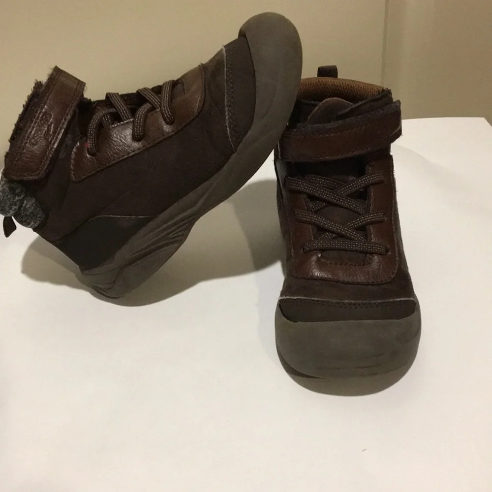 OshKosh B’gosh kids high top ankle shoes boots size 9M brown